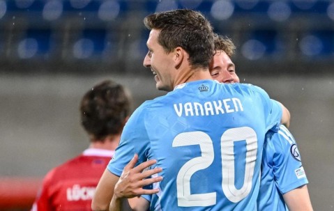 关于欧冠赛程吃紧，里昂赛前篮板制胜，话题不断，更衣室氛围转暖的信息-九博娱乐入口