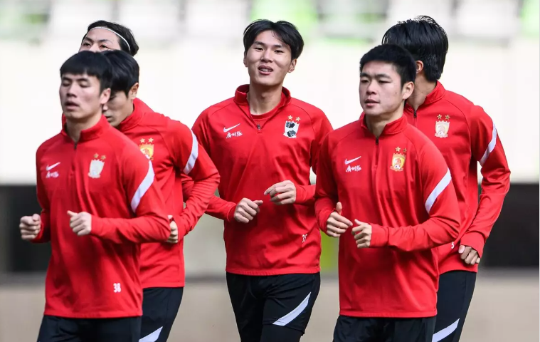 转会期广州队备战欧超杯;伤情更新细节流出;管理层满意;赛季目标并未改变 转会期广州队备战欧超杯;伤情更新细节流出;管理层满意;赛季目标并未改变