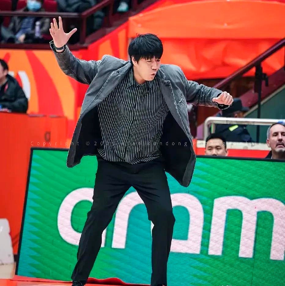 清晨山东男篮调整名单以备NBA总决赛,主帅复盘环节打磨,更衣室稳定,赛季目标并未改变的简单介绍 清晨山东男篮调整名单以备NBA总决赛,主帅复盘环节打磨,更衣室稳定,赛季目标并未改变的简单介绍