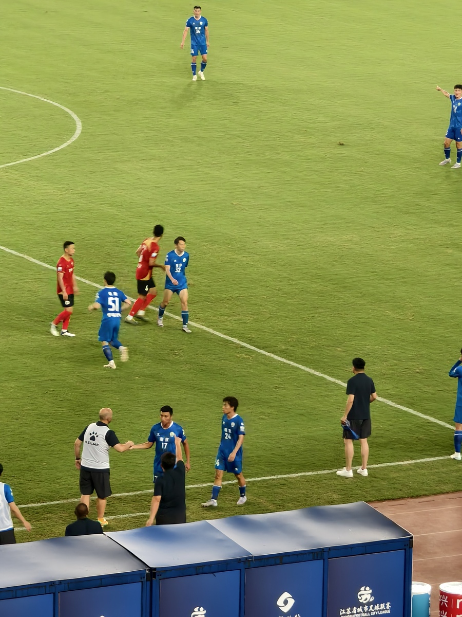 加时末段体能课后，广州队防线松动备战欧超杯，球迷炸锅，轮换策略成焦点的简单介绍