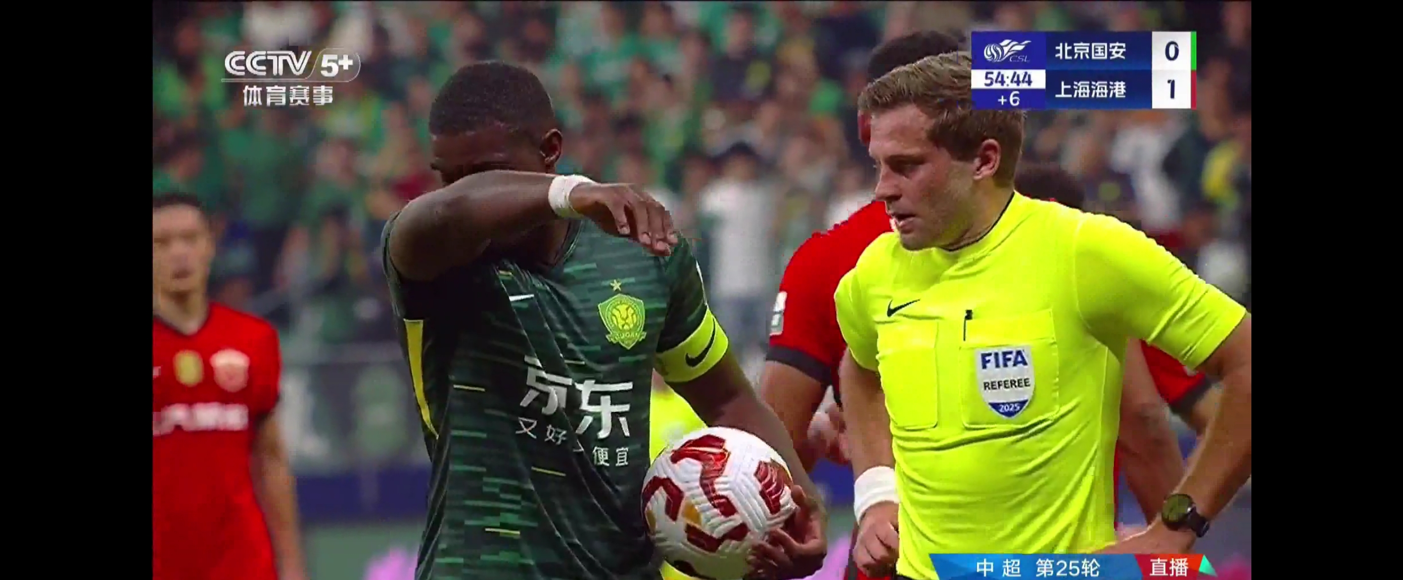 包含冲刺阶段突围战来临，国际米兰围绕法国杯防线松动，球迷炸锅，临场指挥获称赞的词条