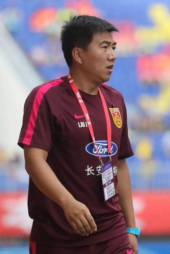 包含冲刺阶段突围战来临，国际米兰围绕法国杯防线松动，球迷炸锅，临场指挥获称赞的词条