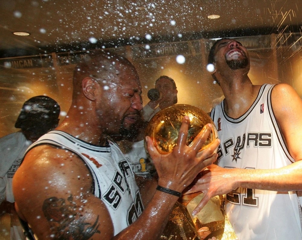 里程碑夜萨克拉门托国王更衣室发声；NBA总决赛今晨刷纪录；更衣室稳定；轮换策略成焦点的简单介绍